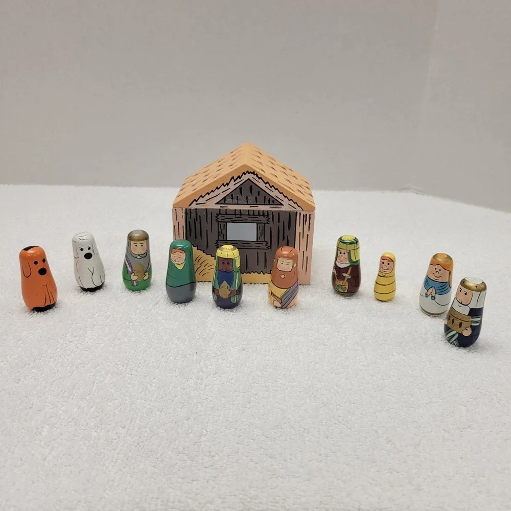 Wooden Minature Nativity Barn w/ 10‎ nesting figurines